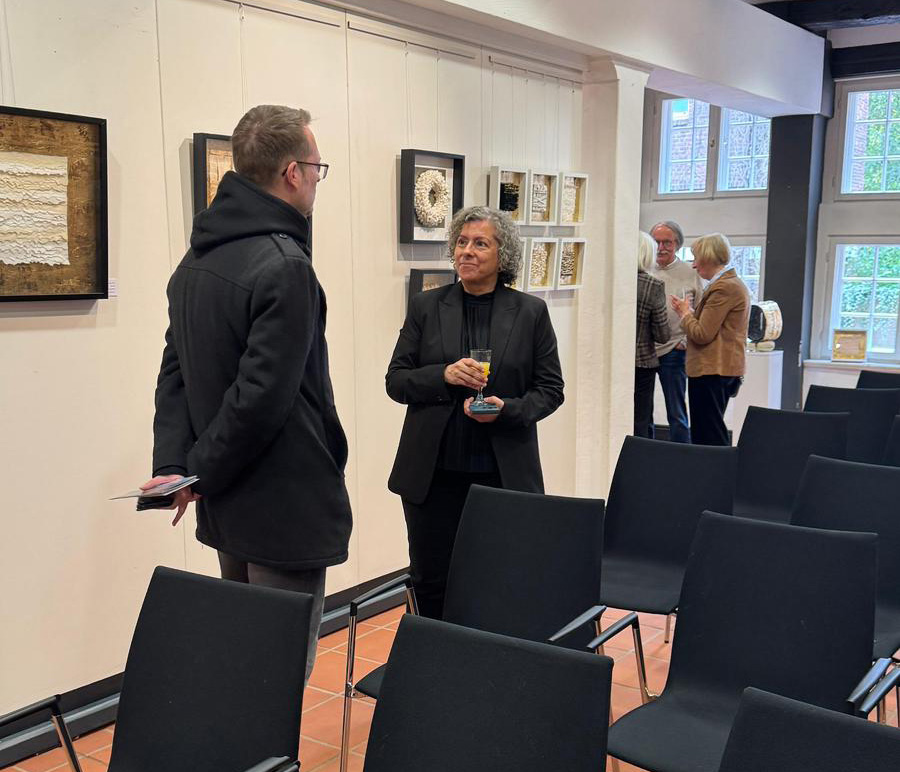Ausstellungsansicht Manuela Mordhorst – Vernissage ‚Erinnerungsfragmente‘ im Kunstverein Wunstorf